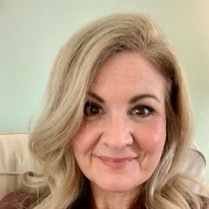 Meet your Posher, Dina